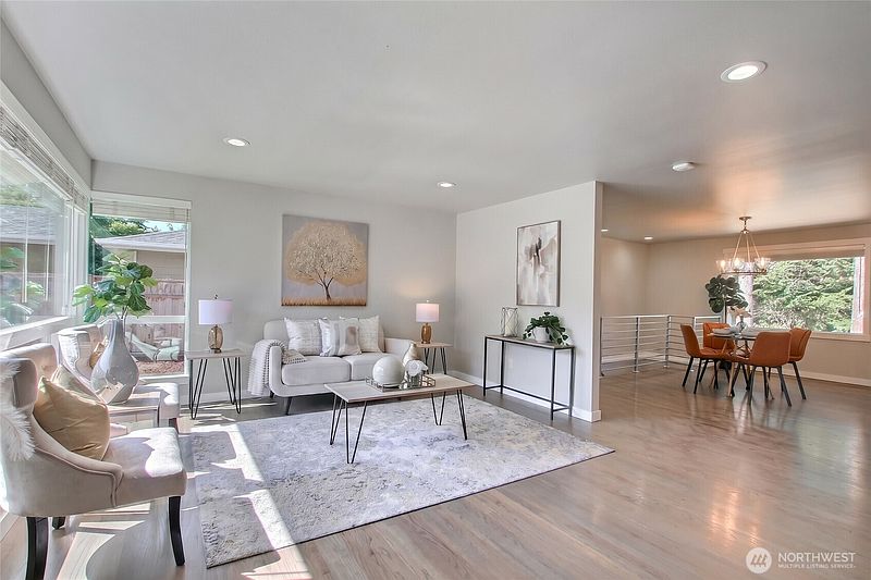 4th image of 2025 Edmonds Avenue NE