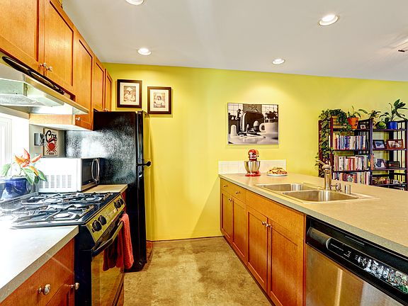 5th image of 118 22nd Ave Unit D