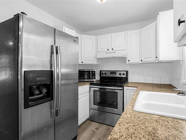 516 Pitt St — Photo 4