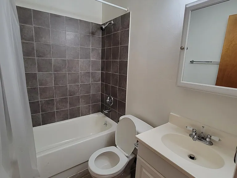 1607 Milvia St #1 — Photo 4