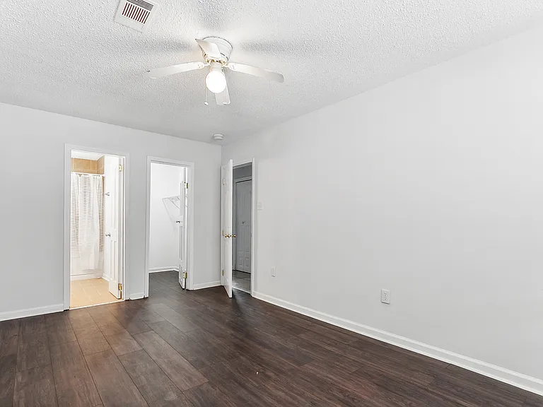1563 Foy St — Photo 9