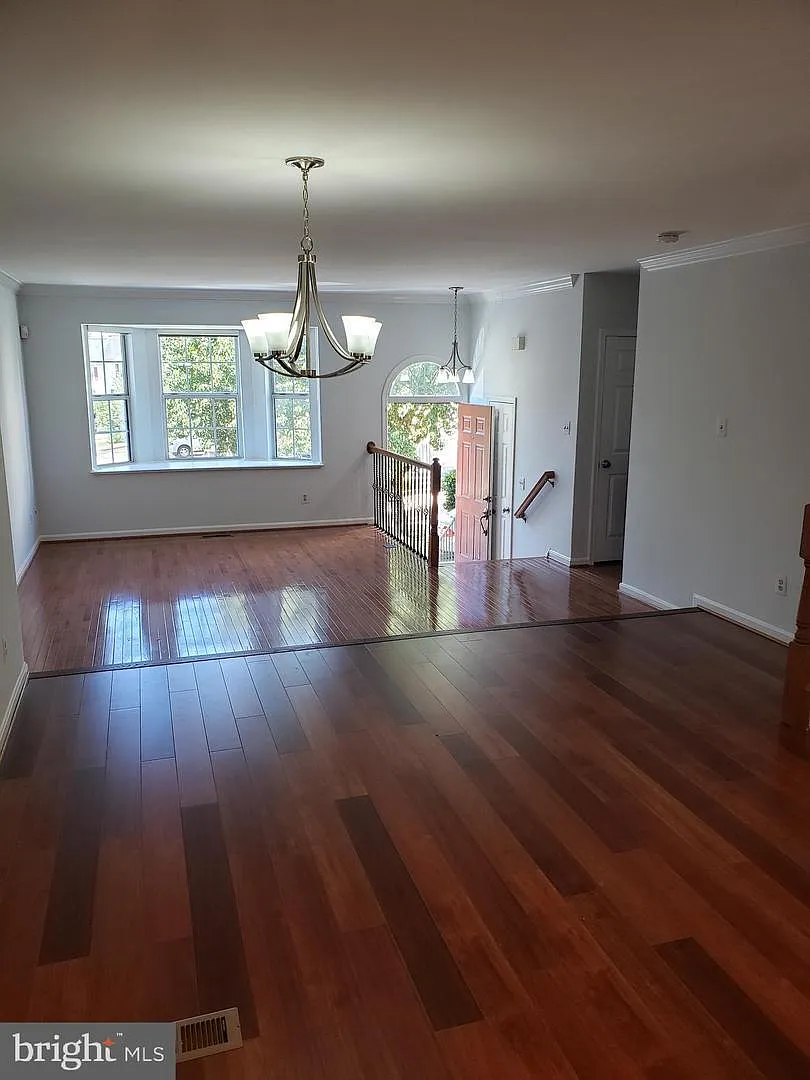 3 bed, 3.0 bath, 1584 sqft, $2,750 — Photo 4