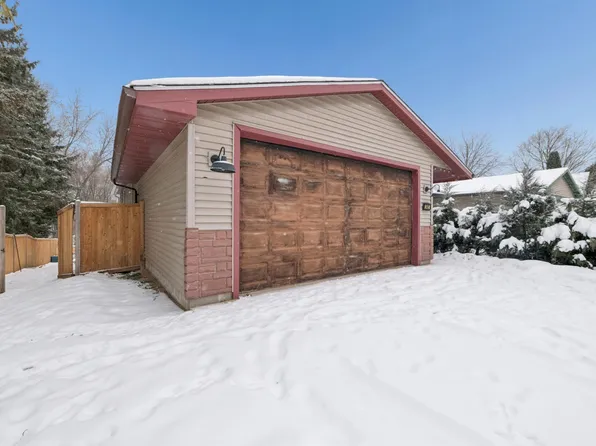 542 5th Ave SW, Cambridge, MN 55008