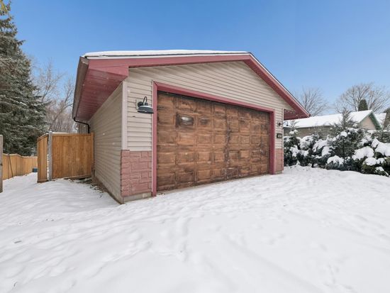 542 5th Ave SW, Cambridge, MN 55008