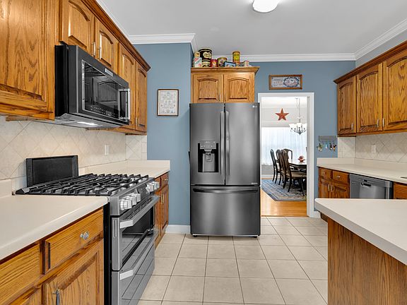 3rd image of 621 Big Oak Dr