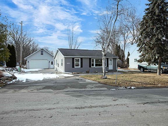 2nd image of 623 Hunters Point Rd