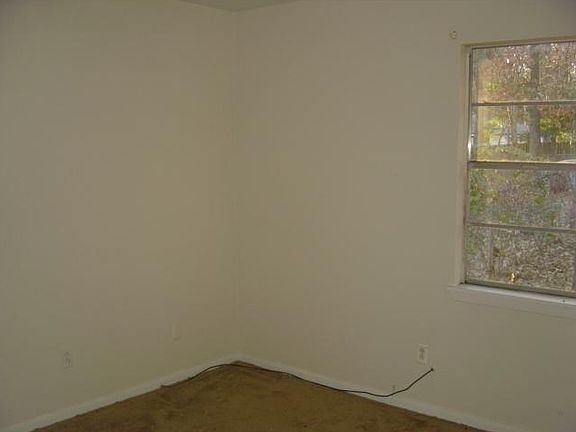 5th image of 758 Woodland Cir