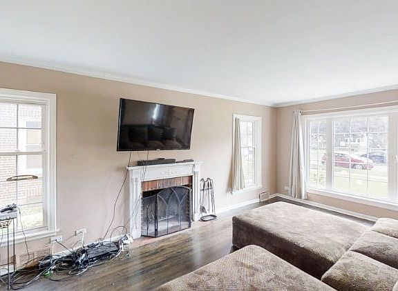3rd image of 1920 N 76th Ct