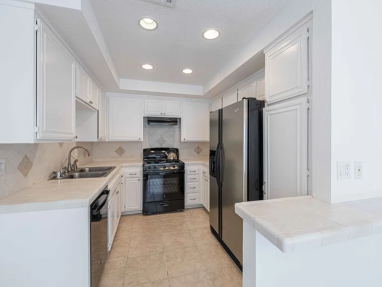 3623 Summershore Ln — Photo 3