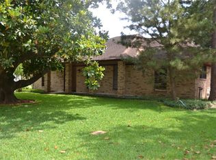 110 W Vaughn Ln, Deer Park, TX 77536