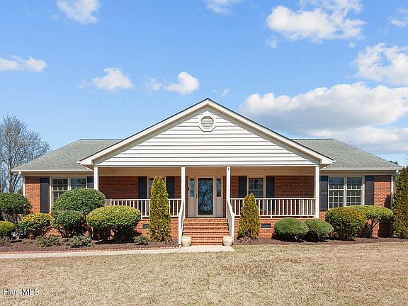 2nd image of 1801 Plantation Circle
