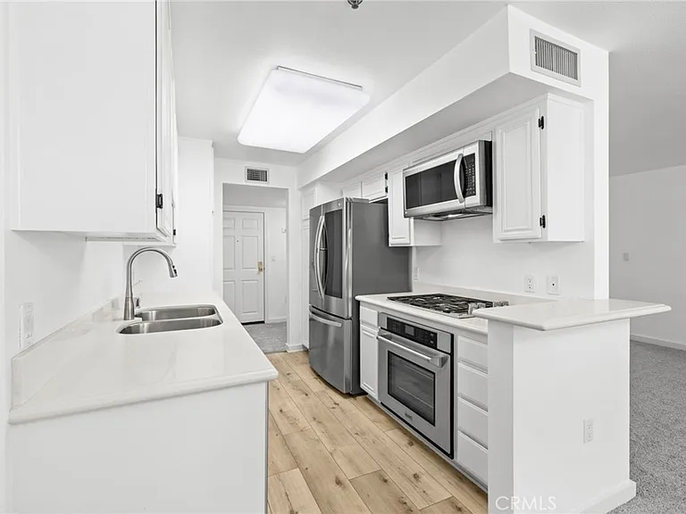 4501 Cedros Ave — Photo 23