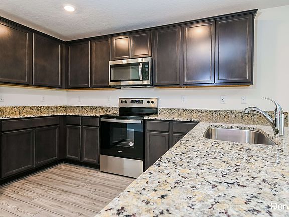 4th image of 445 Danube Dr