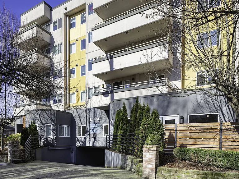 Liam Apartments — Photo 8
