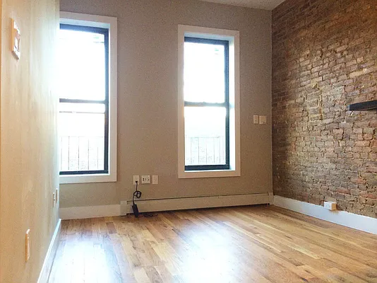 Rented by EXR | media 25