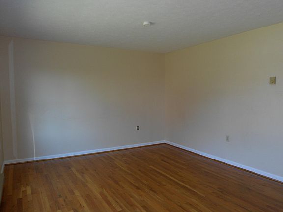 2nd image of 134 Nottoway Dr