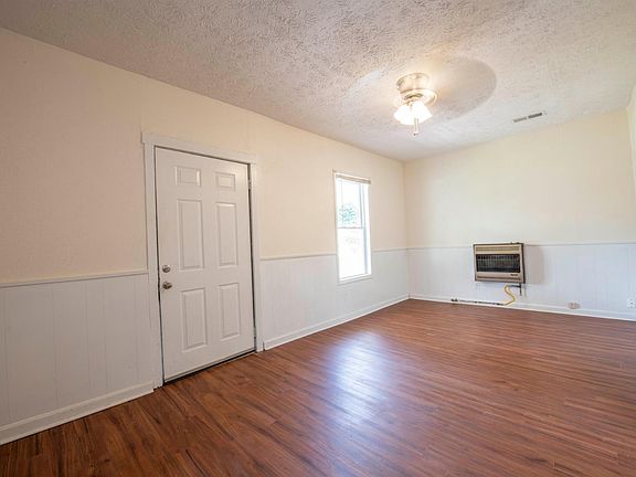 5th image of 209 Rogers Ave