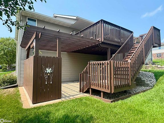 3rd image of 1038 Monterey Dr