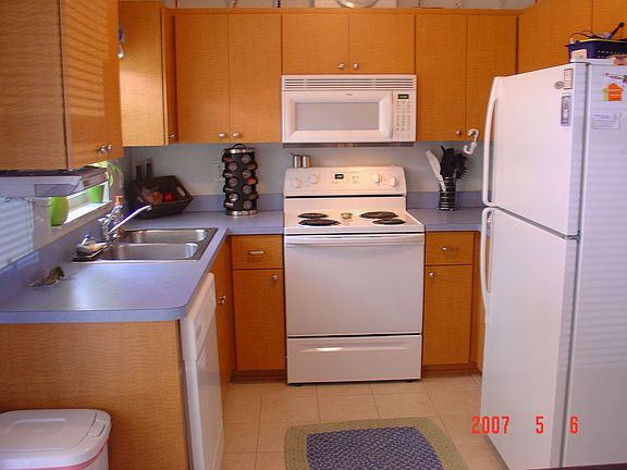 Kitchen - appliances included