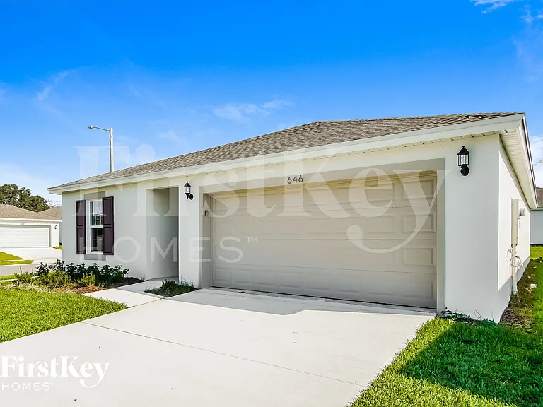 646 Lindbergh Way — Photo 2