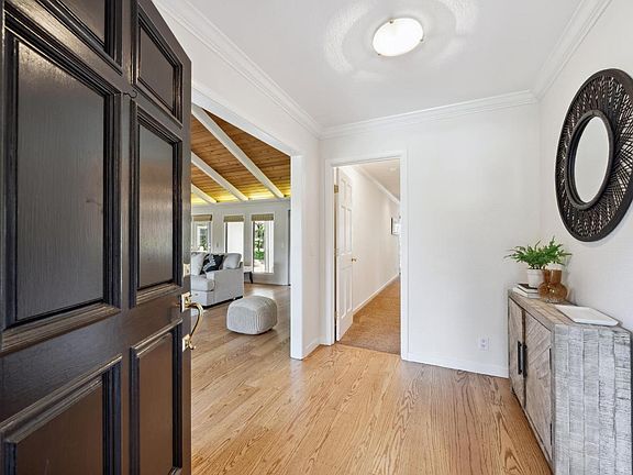 4th image of 529 Wild Oak Court