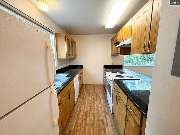 4th image of 3710 SW 12th Ave APT 2