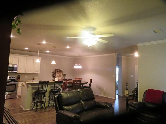 4th image of 9606 Iola Ave #A