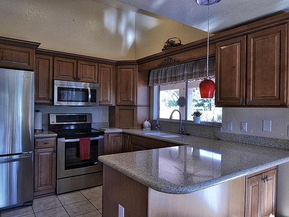 3rd image of 13970 W Pueblo Trl