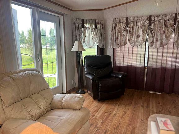 4th image of 2028 Range Road 30 Unit 2028
