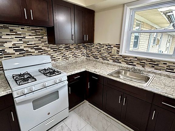 2nd image of 2152 Aldrin Rd #88e02b2ce