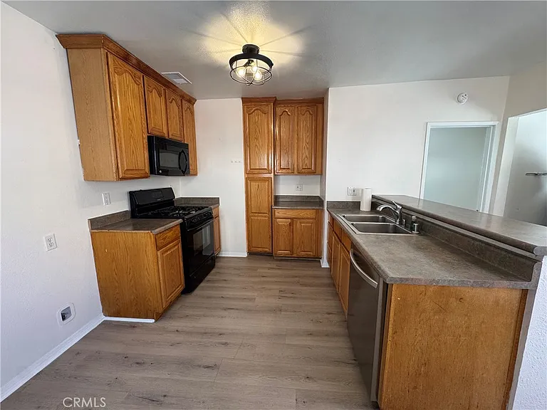1052 W 25th St — Photo 22