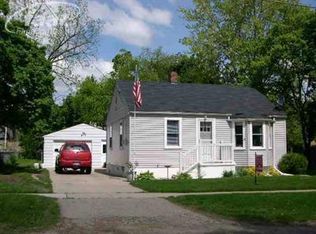 910 State Rd, Fenton, MI 48430