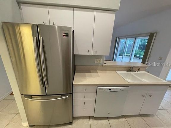 4th image of 395 Dorchester Dr