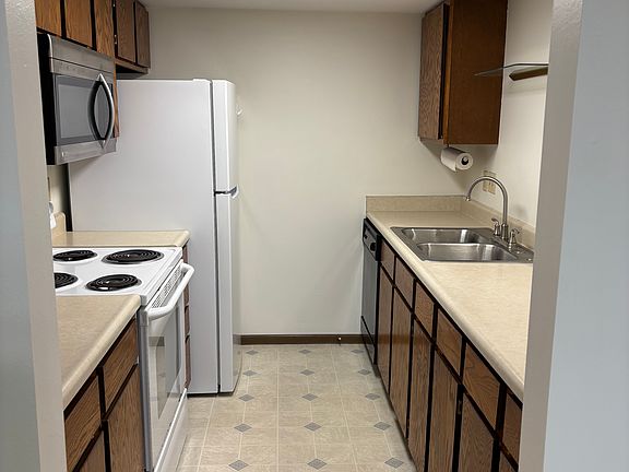 5th image of 227 Woodridge St APT 6