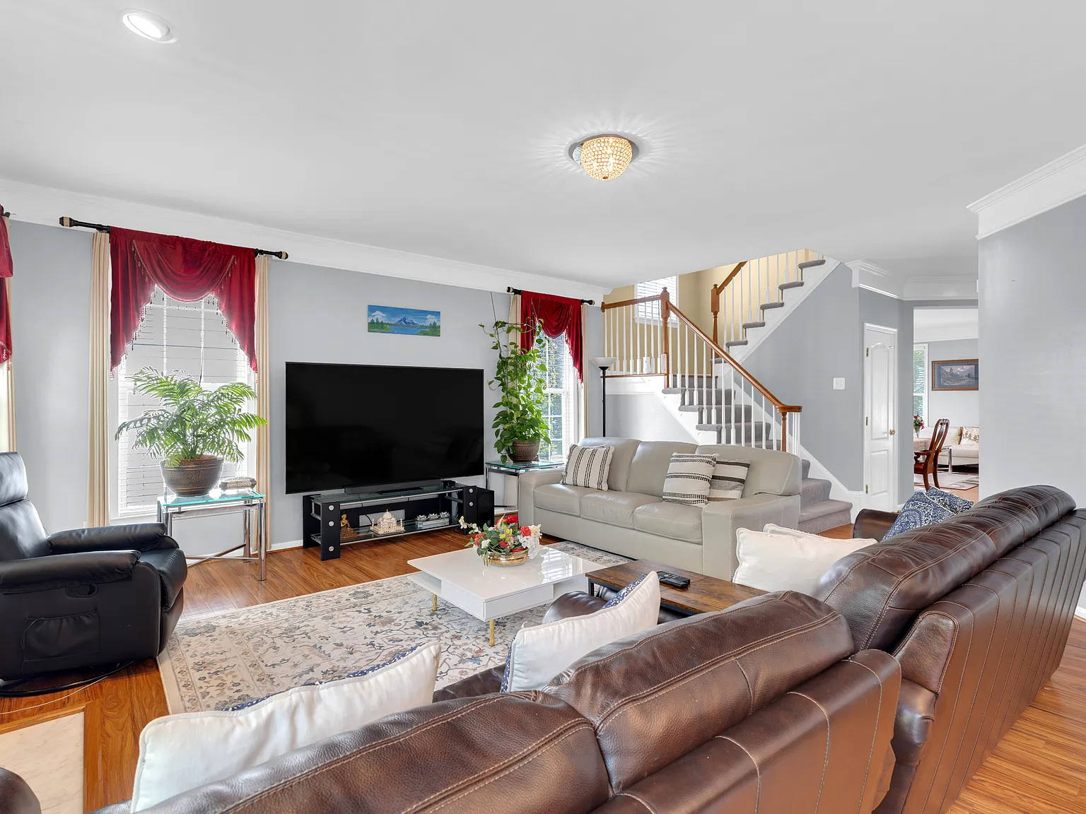 4 bed, 2898 sqft, $4,700 — Photo 2