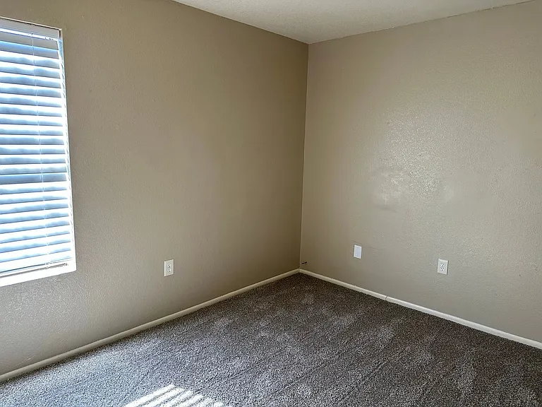 217 E Washington Ave — Photo 10