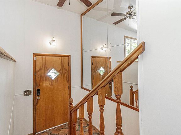 3rd image of 1204 Crest Hill Dr