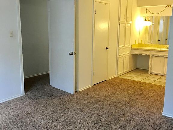 3rd image of 2402 Jacqueline Dr