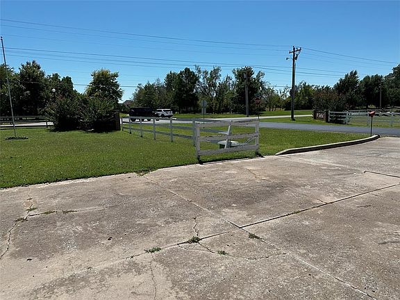 4th image of 5900 Stewart Dr