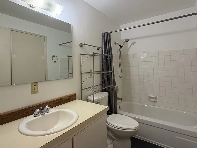 11112 NE 68th St #325 — Photo 10