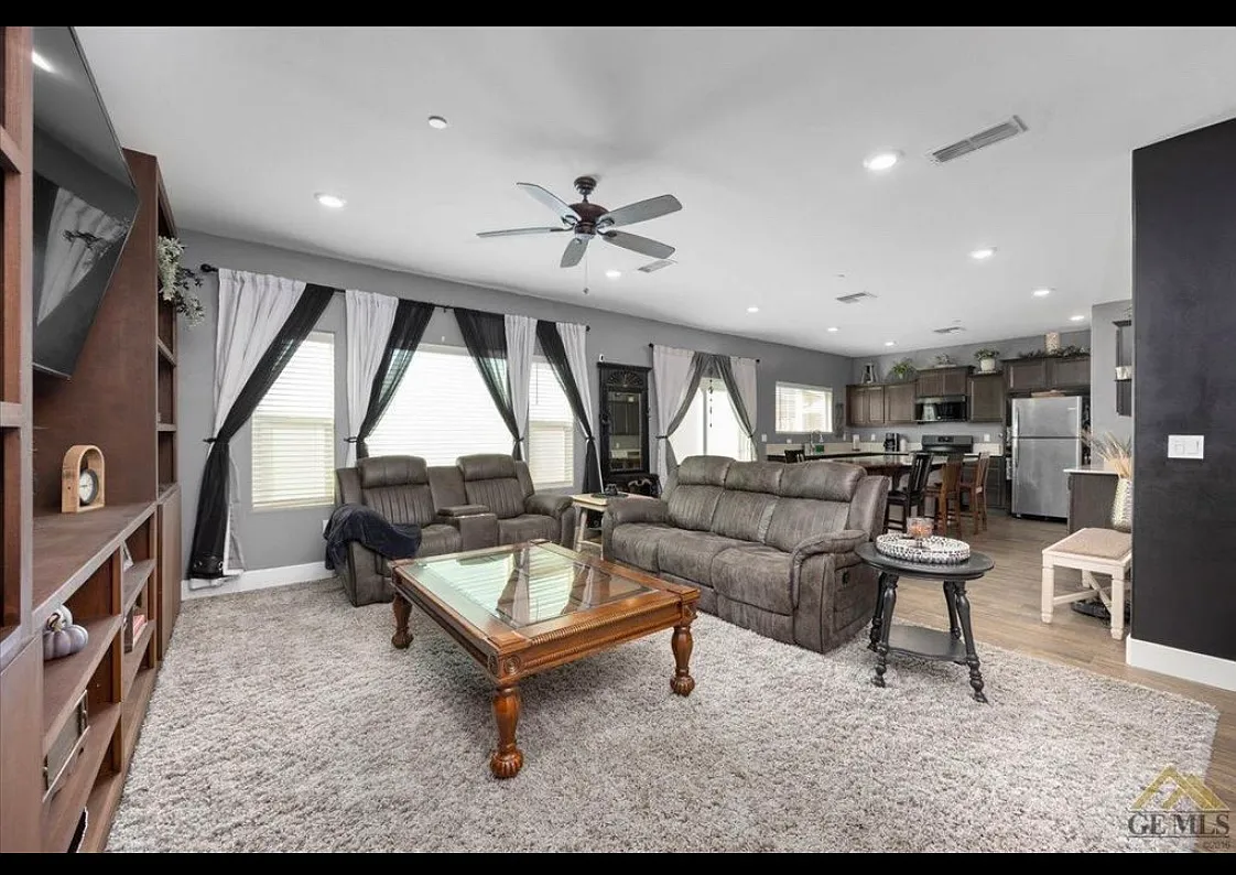 9639 Silver Falls Ln — Photo 3