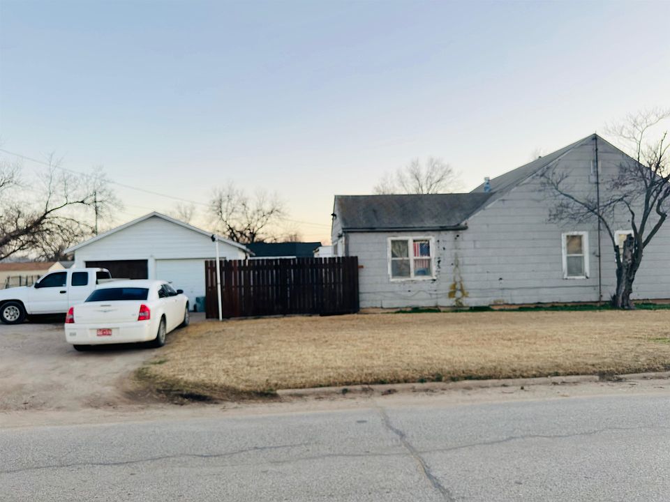 2nd image of 753 N 12th St
