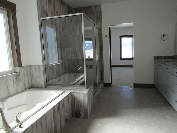 4th image of 1208 River Meadows Dr
