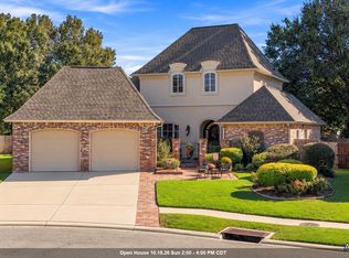 8120 Rosewood Dr, Denham Springs, LA 70726