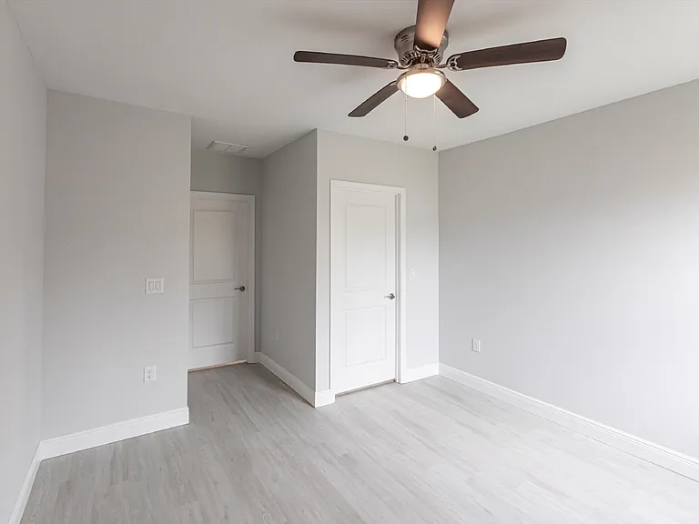 2113 Como St — Photo 23