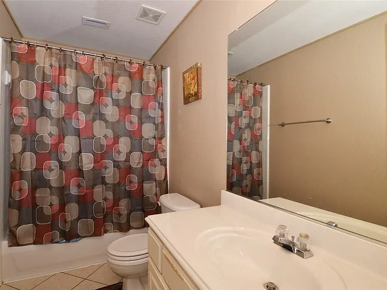 4401 Caledonia Creek Ln — Photo 18