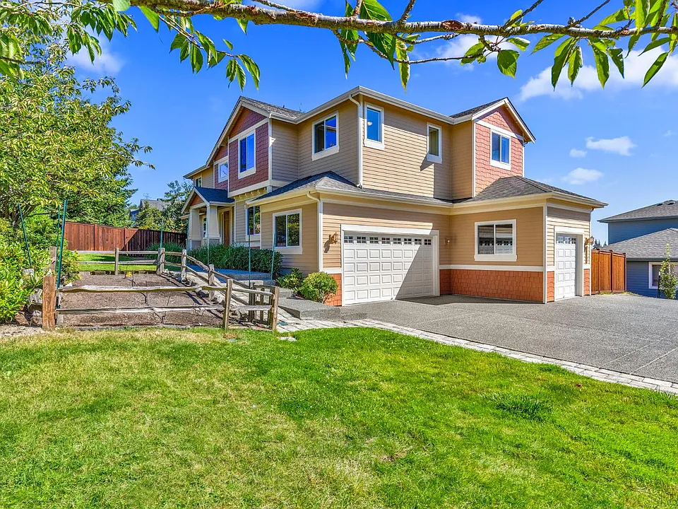 11543 NE Skyward Loop