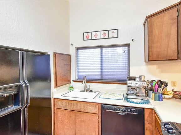 4th image of 22751 Spruce Dr