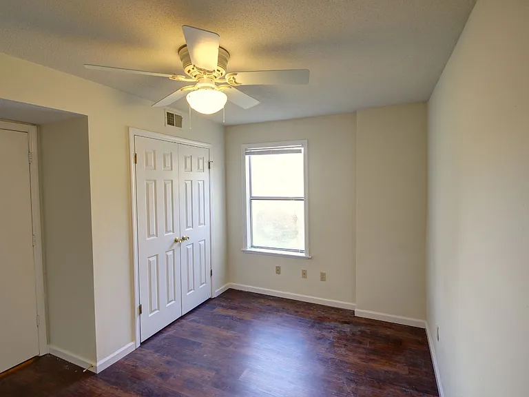988 Clarizz Blvd S — Photo 11