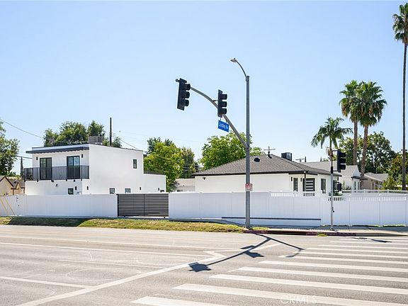 2nd image of 18060 Oxnard St